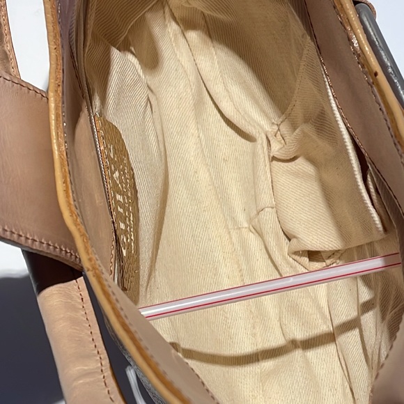 Guia’s genuine leather shoulder/hand bag - Picture 9 of 12